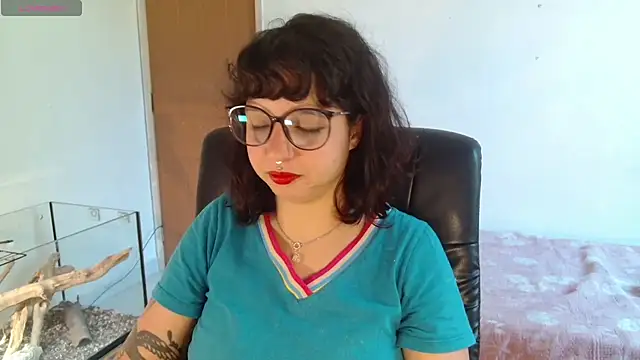 Snapshot of myamillor chatting on 09-29-25, 12:43 myamillor online show from 09-29-25, 12:43