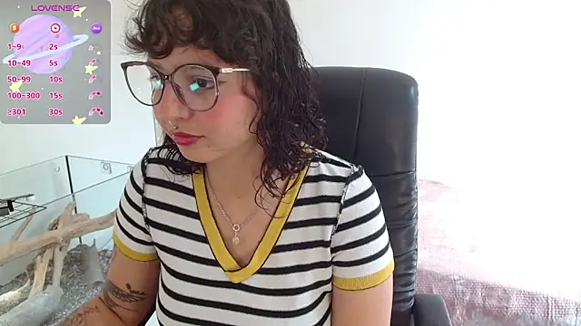 Snapshot of myamillor chatting on 09-30-25, 04:45 myamillor online show from 09-30-25, 04:45