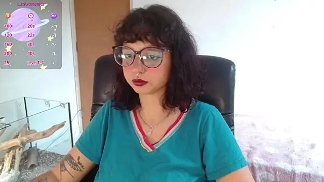 Snapshot of myamillor chatting on 10-04-25, 11:41 myamillor online show from 10-04-25, 11:41