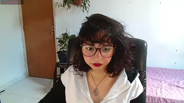 Snapshot of myamillor chatting on 10-22-25, 10:59 myamillor online show from 10-22-25, 10:59