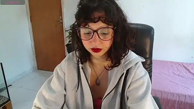 Snapshot of myamillor chatting on 10-23-25, 11:53 myamillor online show from 10-23-25, 11:53