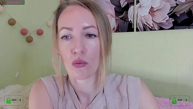 Snapshot of Queenymel chatting on 12-04-24, 03:43 Queenymel online show from 12-04-24, 03:43