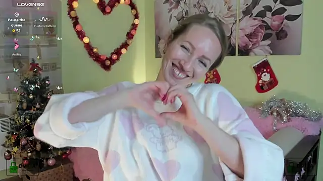 Snapshot of Queenymel chatting on 12-22-24, 03:11 Queenymel online show from 12-22-24, 03:11