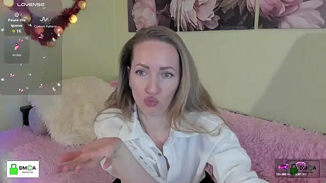 Snapshot of Queenymel chatting on 01-09-25, 03:44 Queenymel online show from 01-09-25, 03:44