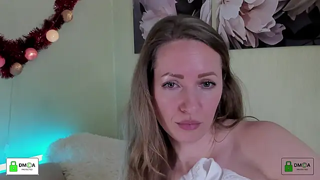 Snapshot of Queenymel chatting on 03-04-25, 03:37 Queenymel online show from 03-04-25, 03:37