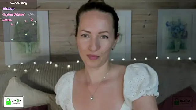 Snapshot of Queenymel chatting on 09-25-25, 03:38 Queenymel online show from 09-25-25, 03:38