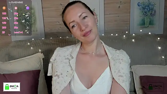 Snapshot of Queenymel chatting on 10-04-25, 03:21 Queenymel online show from 10-04-25, 03:21