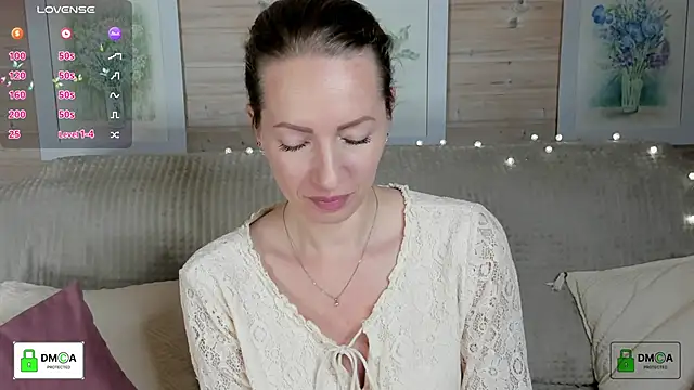 Snapshot of Queenymel chatting on 10-26-25, 03:29 Queenymel online show from 10-26-25, 03:29