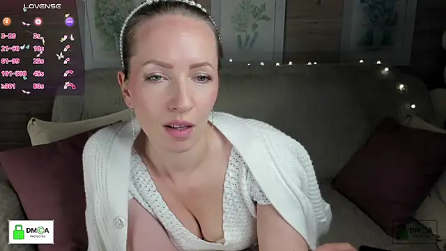 Snapshot of Queenymel chatting on 11-11-25, 03:34 Queenymel online show from 11-11-25, 03:34