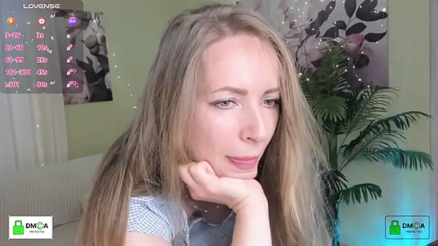 Snapshot of Queenymel chatting on 05-28-26, 04:37 Queenymel online show from 05-28-26, 04:37