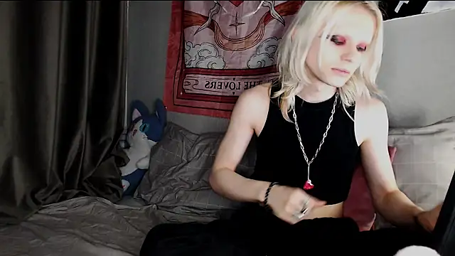 Snapshot of Alien_Bella chatting on 05-13-26, 11:11 Alien Bella online show from 05-13-26, 11:11