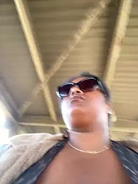 Snapshot of BigFineSelena chatting on 04-15-26, 01:40 BigFineSelena online show from 04-15-26, 01:40