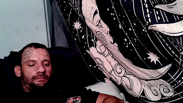 Snapshot of goodick4u28 chatting on 12-15-25, 04:17 goodick4u28 online show from 12-15-25, 04:17