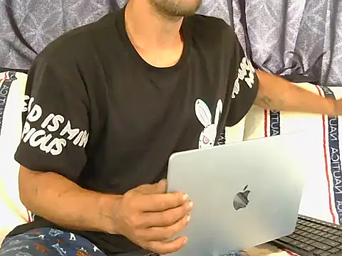 Snapshot of goodick4u28 chatting on 06-09-26, 03:01 goodick4u28 online show from 06-09-26, 03:01