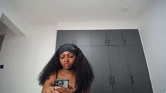 Snapshot of Pretty_Liya08 chatting on 06-17-26, 05:47 Pretty Liya08 online show from 06-17-26, 05:47