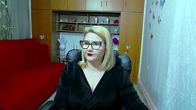 LucilleFenlys online show from 02-28-25, 09:33