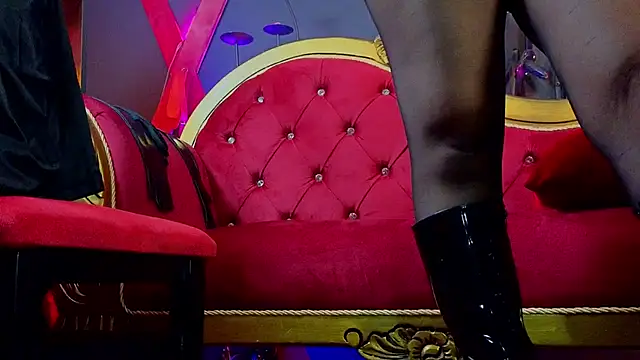 PerlaDivaio online show from 10-23-25, 02:49