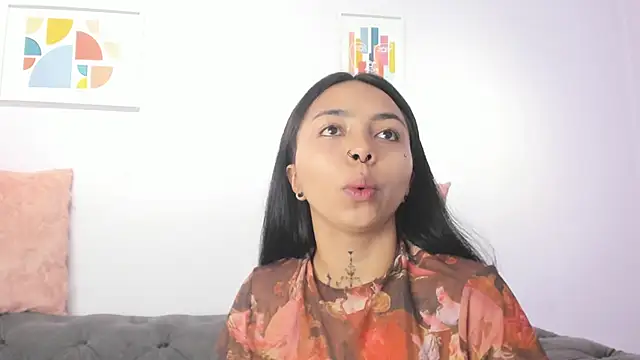 miss soffi  online show from 12-23-24, 12:08