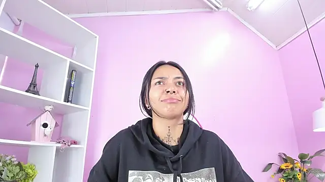 miss soffi  online show from 02-25-25, 12:03