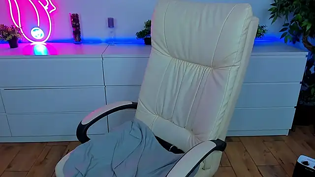 Kamilla Hot online show from 02-16-25, 04:09