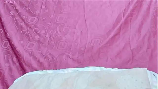 Snapshot of sophiie_93 chatting on 11-27-25, 07:38 sophiie 93 online show from 11-27-25, 07:38