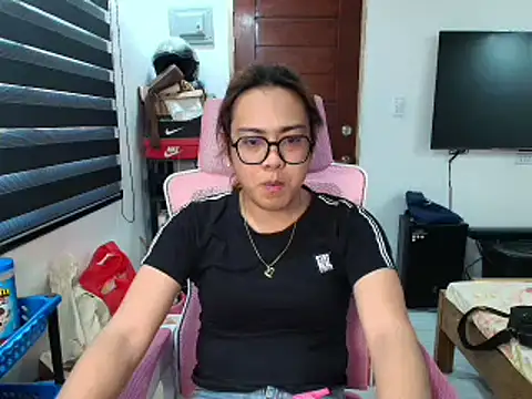 Snapshot of Your_PrettyGirlxxx chatting on 03-18-26, 07:44 Your PrettyGirlxxx online show from 03-18-26, 07:44