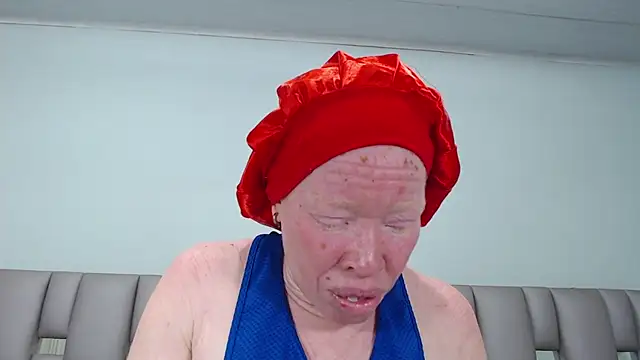 Kittywhiteass online show from 09-21-25, 06:48