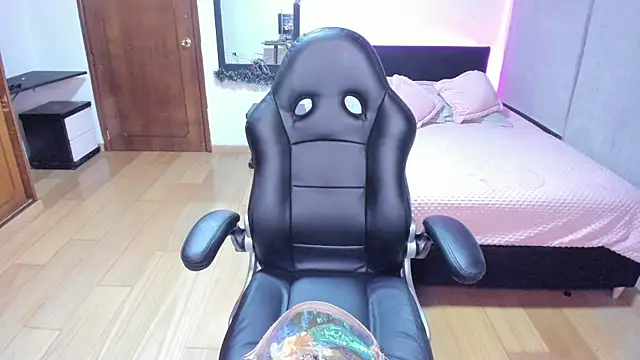 Snapshot of yesie_hot chatting on 01-10-25, 02:25 yesie hot online show from 01-10-25, 02:25