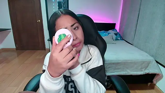 Snapshot of yesie_hot chatting on 01-31-25, 12:39 yesie hot online show from 01-31-25, 12:39