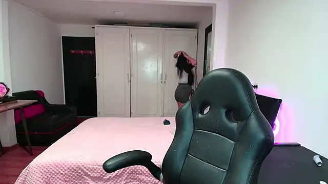 Snapshot of yesie_hot chatting on 09-30-25, 01:21 yesie hot online show from 09-30-25, 01:21