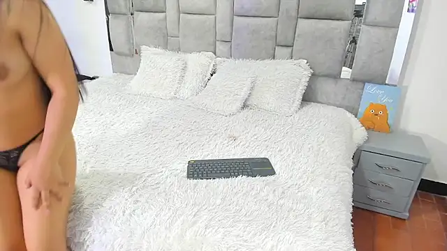 Snapshot of Candy_And_Andy_ chatting on 02-19-25, 06:43 Candy And Andy online show from 02-19-25, 06:43