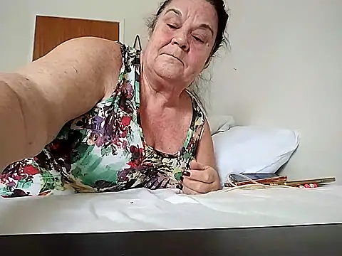 Yaya Mineira online show from 09-26-25, 03:27