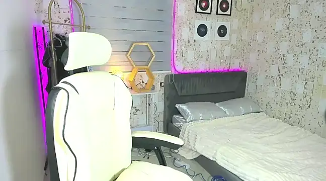 AlexandraMooree online show from 01-13-25, 02:39