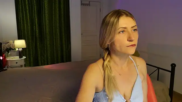 ZoeGrant online show from 05-18-26, 04:18