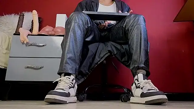 TomLover 12 online show from 11-07-25, 12:54