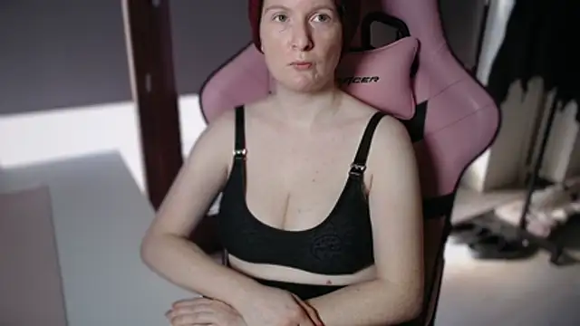 Snapshot of Exotic-Desire chatting on 04-23-26, 07:52 Exotic-Desire online show from 04-23-26, 07:52