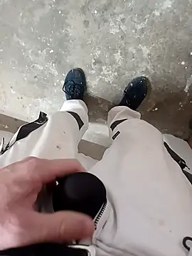 Snapshot of GeilerSchweizer chatting on 11-20-25, 03:12 GeilerSchweizer online show from 11-20-25, 03:12