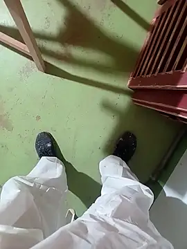 Snapshot of GeilerSchweizer chatting on 12-16-25, 08:19 GeilerSchweizer online show from 12-16-25, 08:19