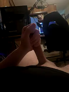 Snapshot of whitestroker chatting on 10-29-25, 04:31 whitestroker online show from 10-29-25, 04:31