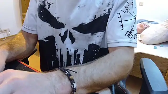 KmlBI26 online show from 10-28-25, 07:05