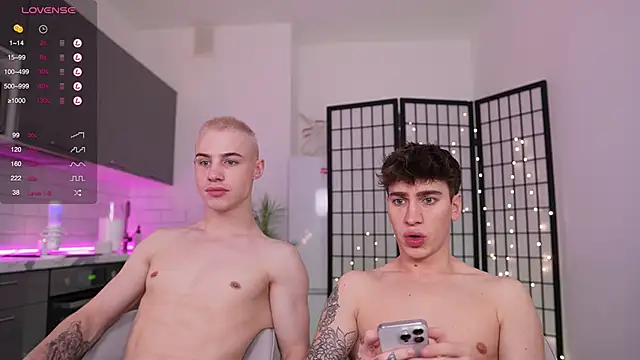 Snapshot of Evan__White_ chatting on 12-01-24, 05:35 Evan White online show from 12-01-24, 05:35