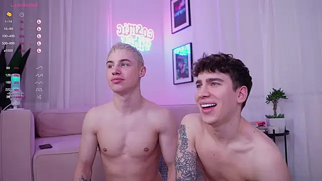 Snapshot of Evan__White_ chatting on 02-09-25, 04:50 Evan White online show from 02-09-25, 04:50