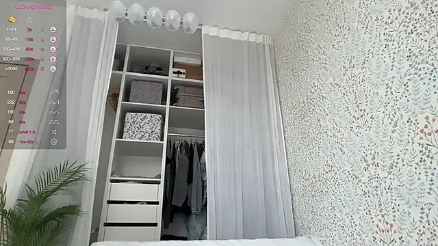 Snapshot of Evan__White_ chatting on 09-14-25, 06:01 Evan White online show from 09-14-25, 06:01