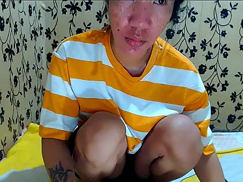 Snapshot of AsianNaughtiesMistress chatting on 12-19-25, 12:56 AsianNaughtiesMistress online show from 12-19-25, 12:56