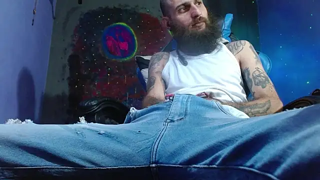 Snapshot of Tatted21xxx chatting on 01-15-25, 03:43 Tatted21xxx online show from 01-15-25, 03:43