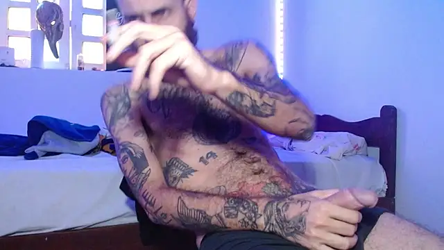 Snapshot of Tatted21xxx chatting on 09-21-25, 01:13 Tatted21xxx online show from 09-21-25, 01:13