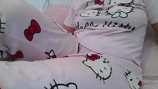 Snapshot of RealLittleRedRidingHood chatting on 02-08-25, 05:39 RealLittleRedRidingHood online show from 02-08-25, 05:39