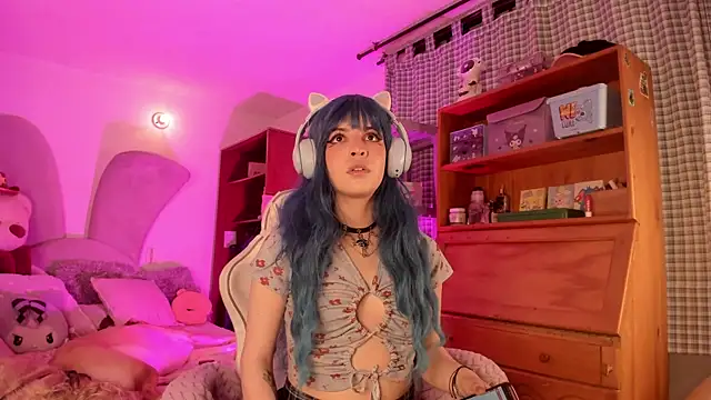 Snapshot of lolaaa_bunny1 chatting on 06-16-26, 04:48 lolaaa bunny1 online show from 06-16-26, 04:48