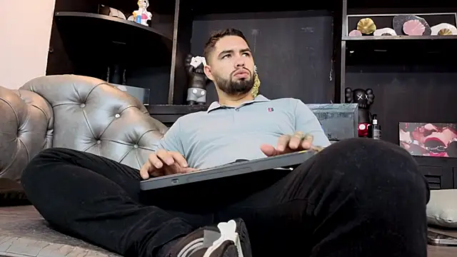 Snapshot of matteosantos chatting on 03-03-26, 12:00 matteosantos online show from 03-03-26, 12:00