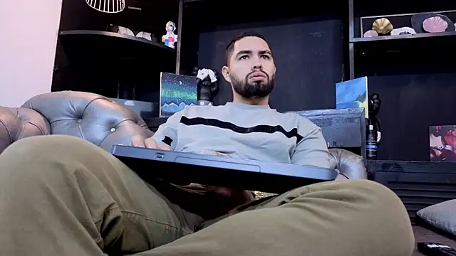 Snapshot of matteosantos chatting on 03-25-26, 11:27 matteosantos online show from 03-25-26, 11:27